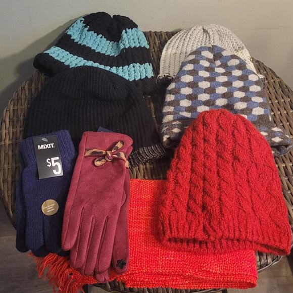 Winter Knitwear Lot 8pc Beanies Scarf Gloves Aeropostale Handknit NWT Warm Cozy - Picture 1 of 8